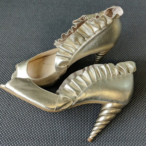 NFSDSC 0523 Jeffrey Campbell Ruffled Heels Size 10 - Picture 3 of 8